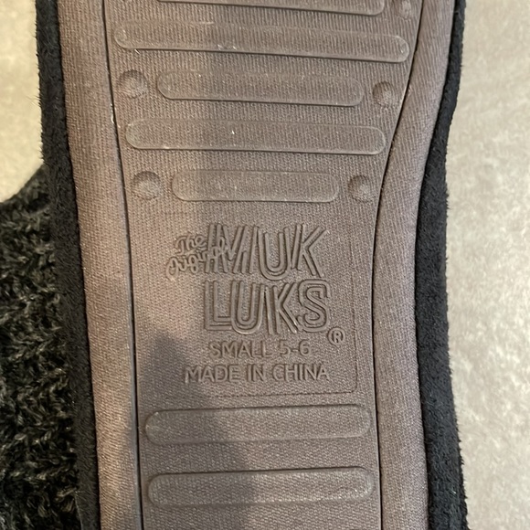MUK LUKS. Small 5/6 Slippers - Picture 3 of 4